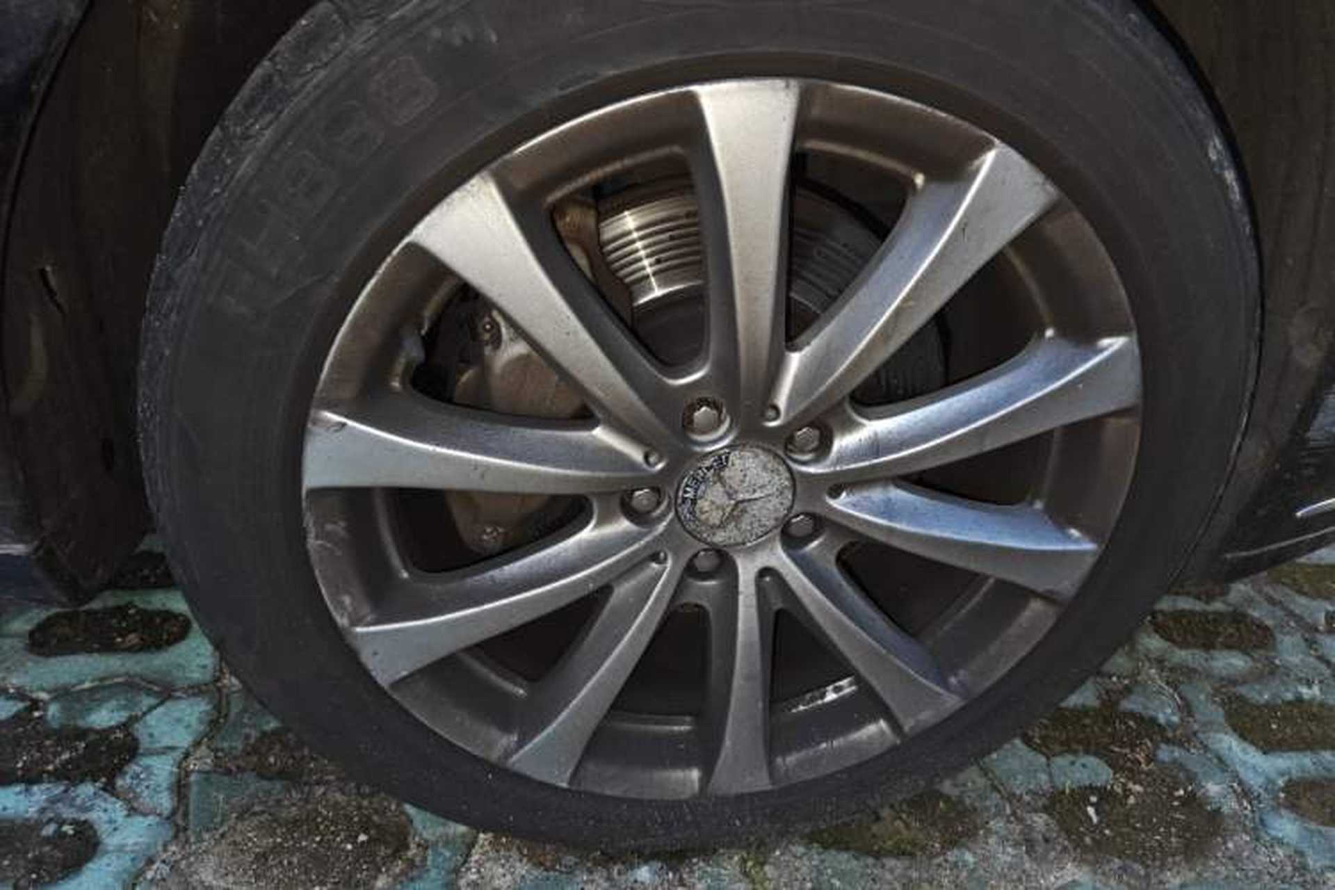 Used Mercedes-Benz S-Class 2012 S 300 L Luxury Grand Edition Right Front Wheel Hub
