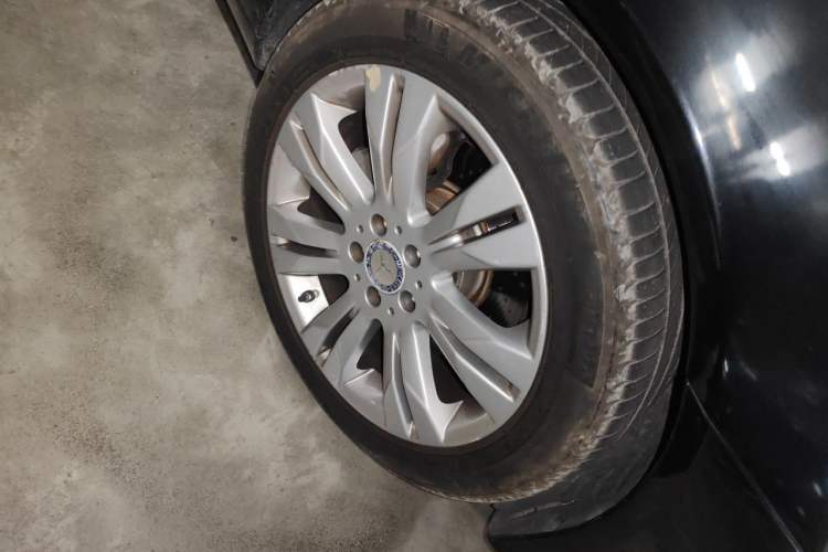 Used Mercedes-Benz S-Class 2012 S 350 L Grand Edition Right Front Wheel Hub