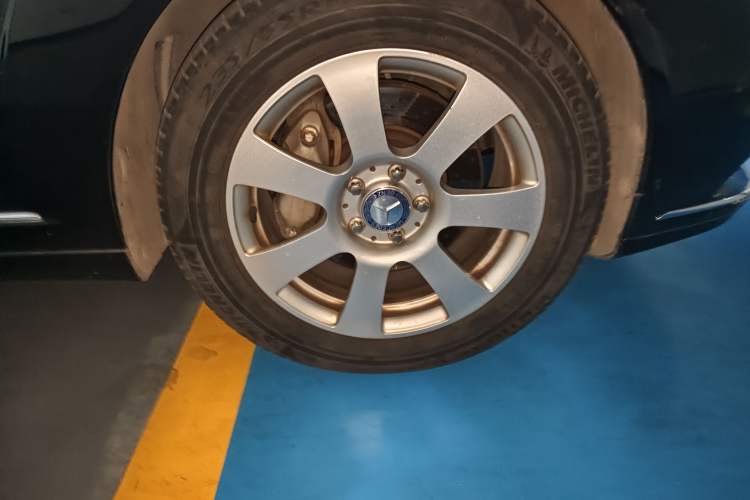 Used Mercedes-Benz S-Class 2012 S 300 L Business-Class Grand Edition Right Front Wheel Hub