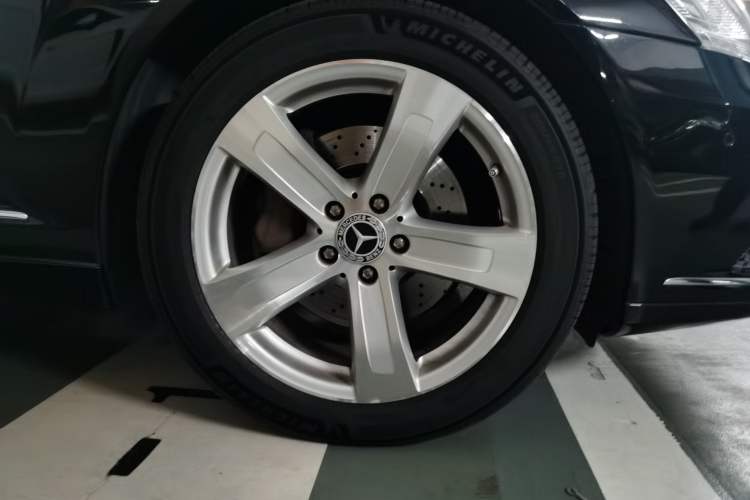 Used Mercedes-Benz S-Class 2012 S 300 L Prestige Grand Edition Right Front Wheel Hub