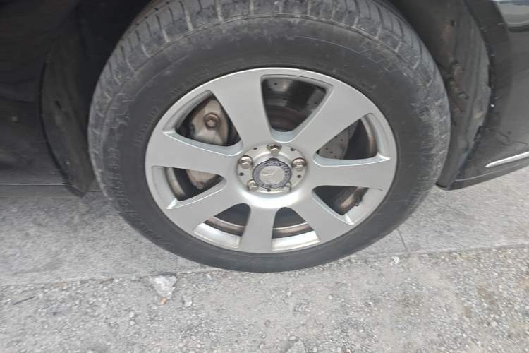 Used Mercedes-Benz S-Class 2012 S 300 L Business-Class Grand Edition Right Front Wheel Hub
