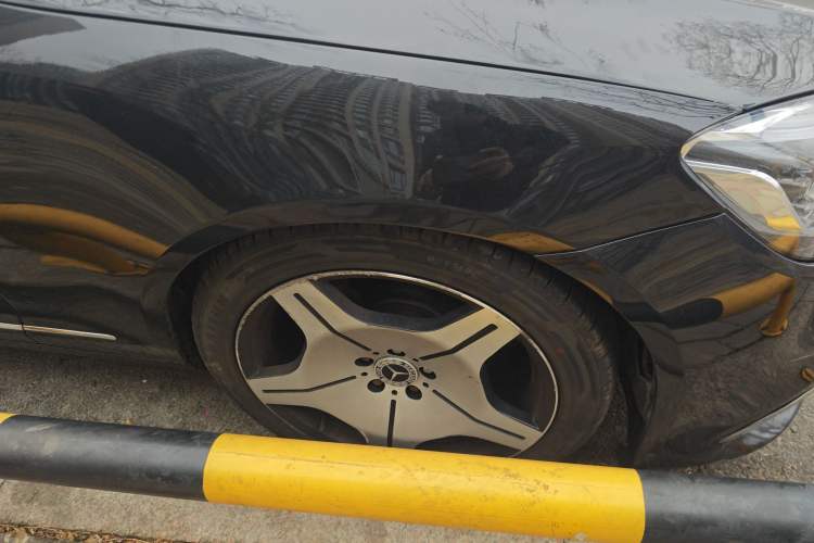 Used Mercedes-Benz S-Class 2012 S 300 L Business Standard Model Right Front Wheel Hub