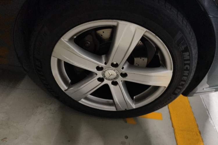 Used Mercedes-Benz S-Class 2012 S 300 L Prestige Grand Edition Right Front Wheel Hub