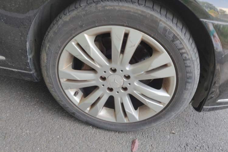 Used Mercedes-Benz S-Class 2012 S 300 L Business-Class Grand Edition Right Front Wheel Hub
