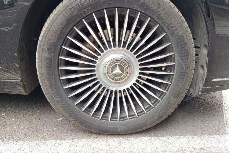 Used Mercedes-Benz S-Class 2012 S 300 L Business Standard Model Right Front Wheel Hub