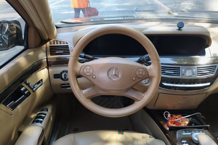 Used Mercedes-Benz S-Class 2012 S 300 L Business-Class Grand Edition Steering Wheel