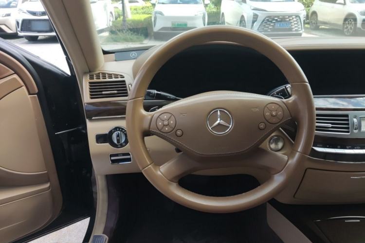 Used Mercedes-Benz S-Class 2012 S 300 L Business-Class Grand Edition Steering Wheel