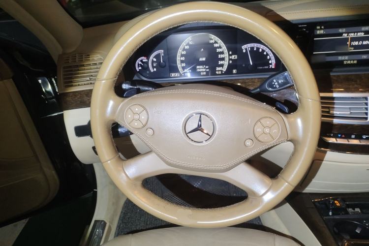 Used Mercedes-Benz S-Class 2012 S 300 L Business-Class Grand Edition Steering Wheel