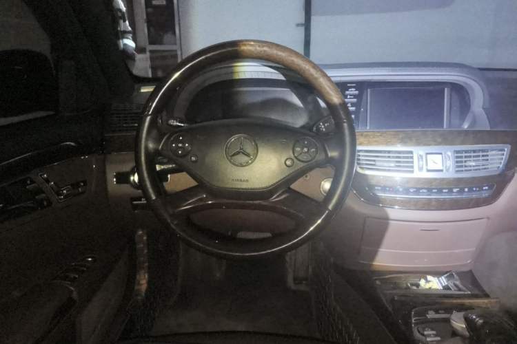 Used Mercedes-Benz S-Class 2012 S 300 L Luxury Grand Edition Steering Wheel
