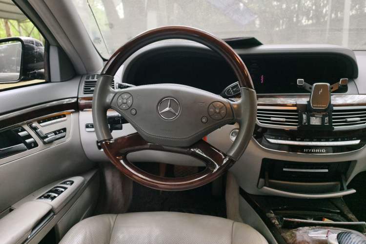 Used Mercedes-Benz S-Class 2012 S 400 L HYBRID Grand Edition Steering Wheel
