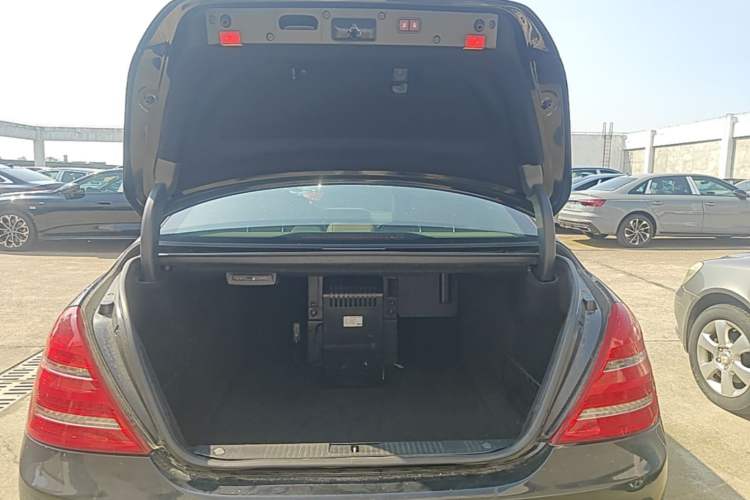 Used Mercedes-Benz S-Class 2012 S 400 L HYBRID Grand Edition Trunk