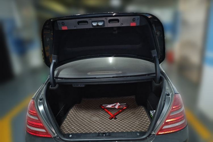 Used Mercedes-Benz S-Class 2012 S 300 L Business-Class Grand Edition Trunk