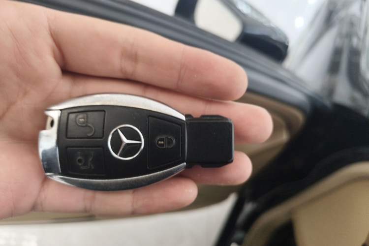 Used Mercedes-Benz S-Class  Vehicle Key