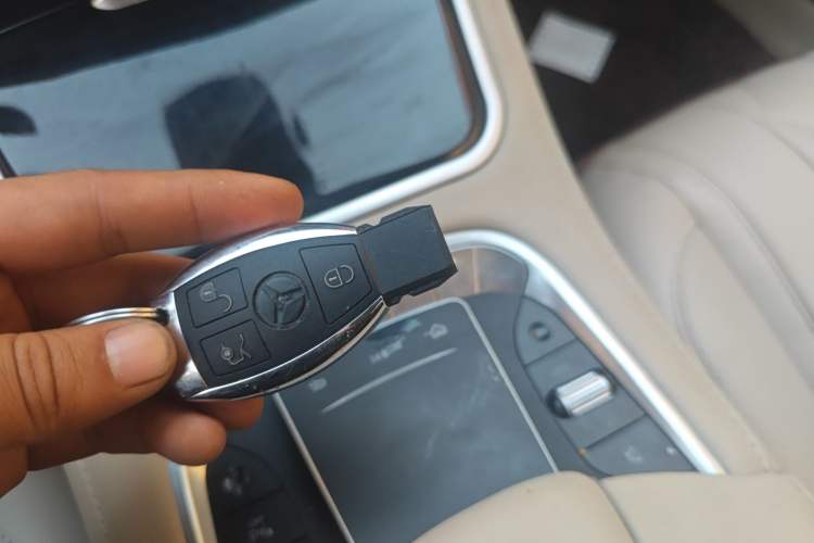 Used Mercedes-Benz S-Class 2012 S 300 L Business Standard Model Vehicle Key