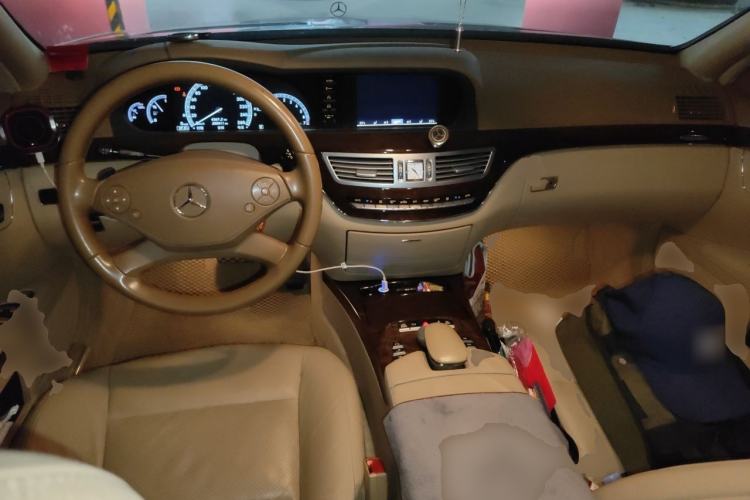 Used Mercedes-Benz S-Class 2012 S 300 L Business-Class Grand Edition Center Console