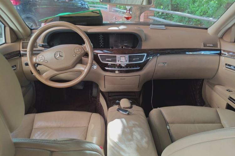 Used Mercedes-Benz S-Class 2012 S 300 L Prestige Grand Edition Center Console
