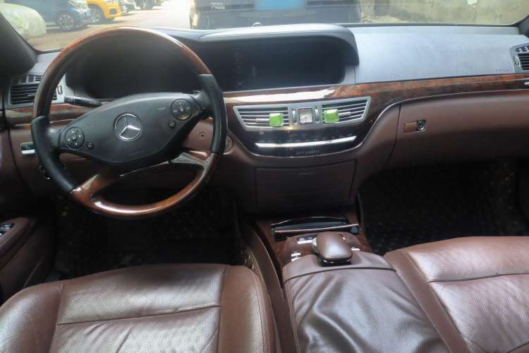 Used Mercedes-Benz S-Class 2012 S 400 L HYBRID Grand Edition Center Console