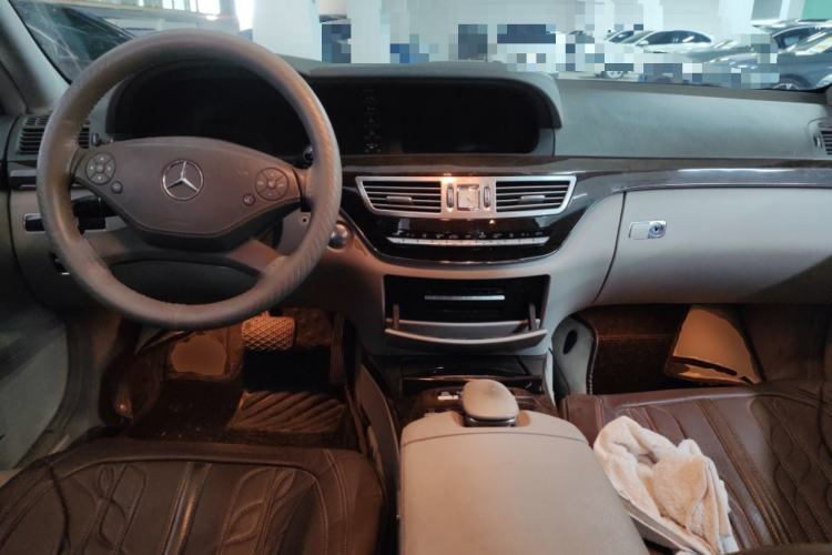 Used Mercedes-Benz S-Class 2012 S 300 L Business-Class Grand Edition Center Console