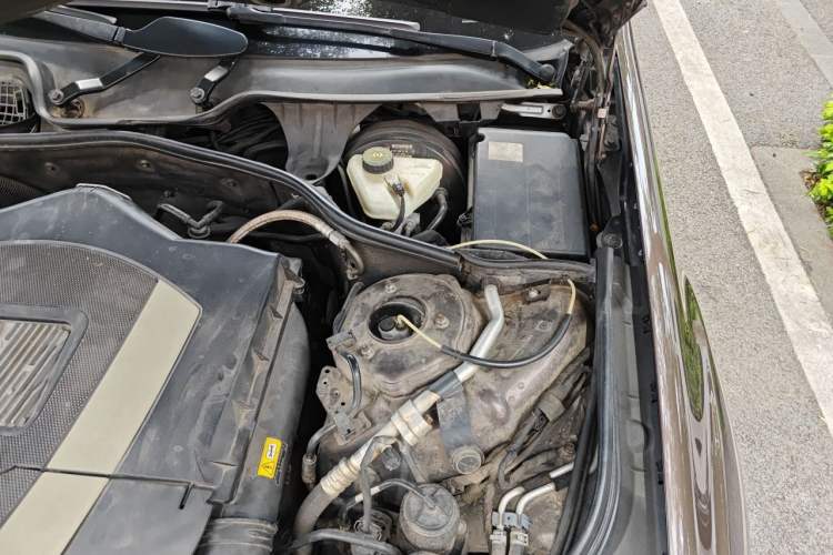Used Mercedes-Benz S-Class 2012 S 300 L Business-Class Grand Edition Engine Bay Left