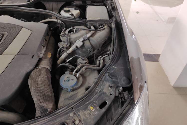 Used Mercedes-Benz S-Class 2012 S 300 L Business-Class Grand Edition Engine Bay Left