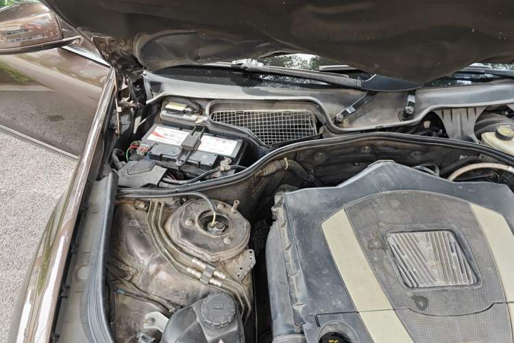 Used Mercedes-Benz S-Class 2012 S 300 L Business-Class Grand Edition Engine Bay Right