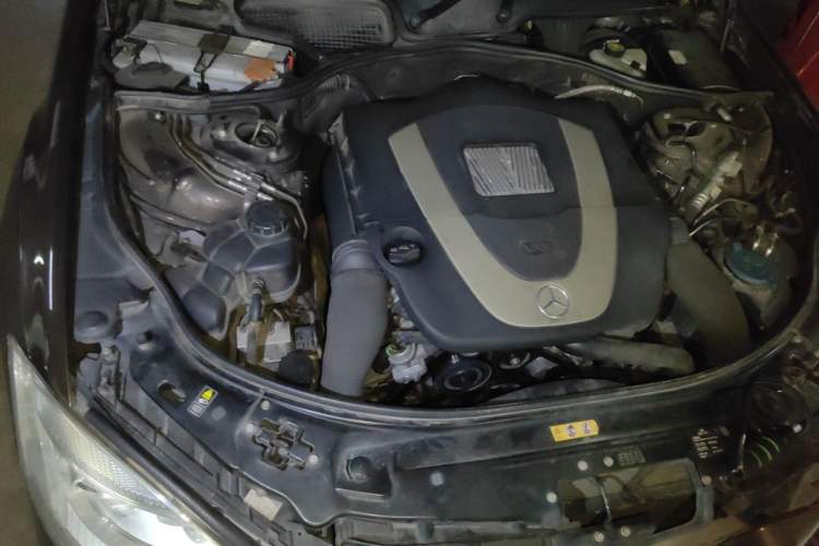 Used Mercedes-Benz S-Class 2012 S 300 L Business-Class Grand Edition Engine Bay Right