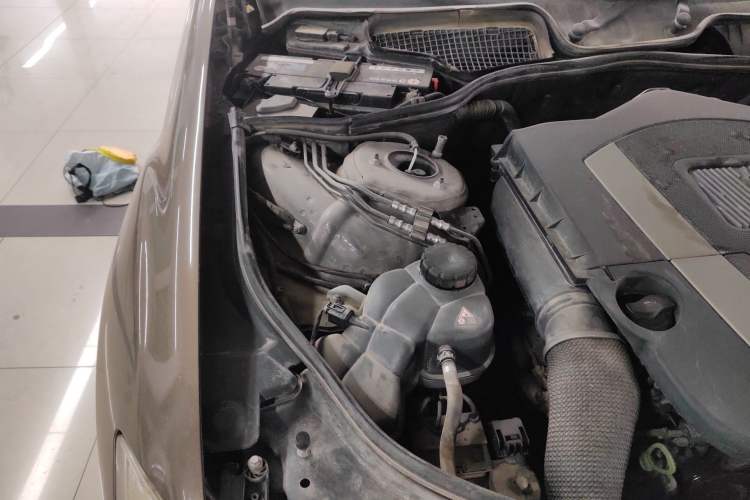 Used Mercedes-Benz S-Class 2012 S 300 L Business-Class Grand Edition Engine Bay Right