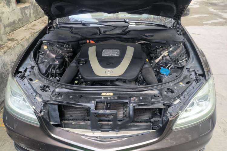 Used Mercedes-Benz S-Class 2012 S 400 L HYBRID Grand Edition Engine Bay