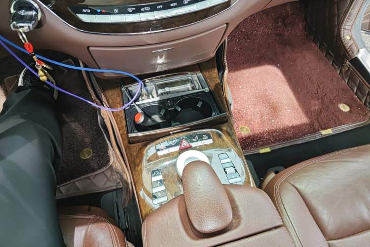 Used Mercedes-Benz S-Class 2012 S 300 L Business-Class Grand Edition Gear Lever