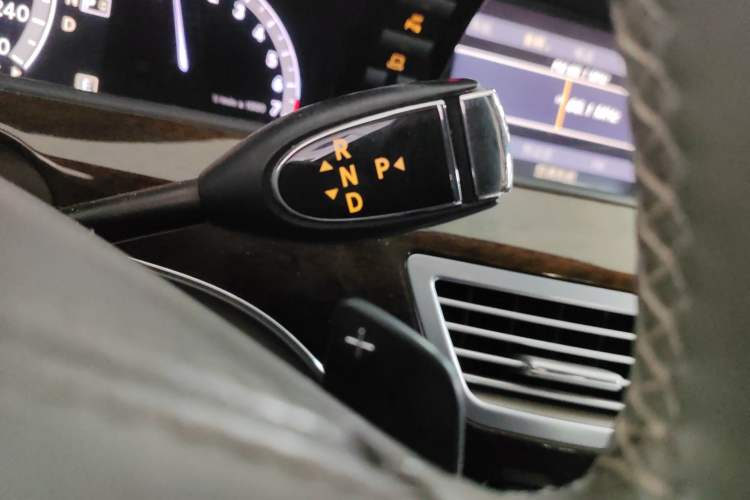 Used Mercedes-Benz S-Class 2012 S 300 L Business-Class Grand Edition Gear Lever
