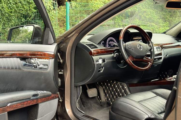 Used Mercedes-Benz S-Class 2012 S 600 L Grand Edition Interior 2