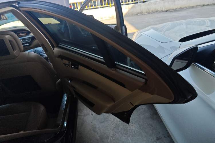 Used Mercedes-Benz S-Class 2012 S 400 L HYBRID Grand Edition Interior 6