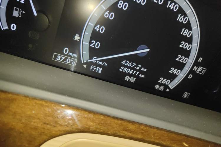 Used Mercedes-Benz S-Class 2012 S 300 L Business-Class Grand Edition Odometer Close Up