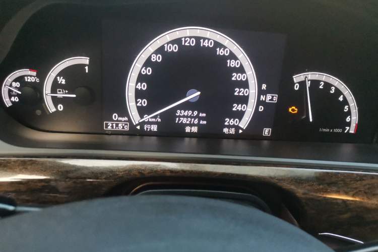 Used Mercedes-Benz S-Class 2012 S 300 L Business Standard Model Odometer Close Up