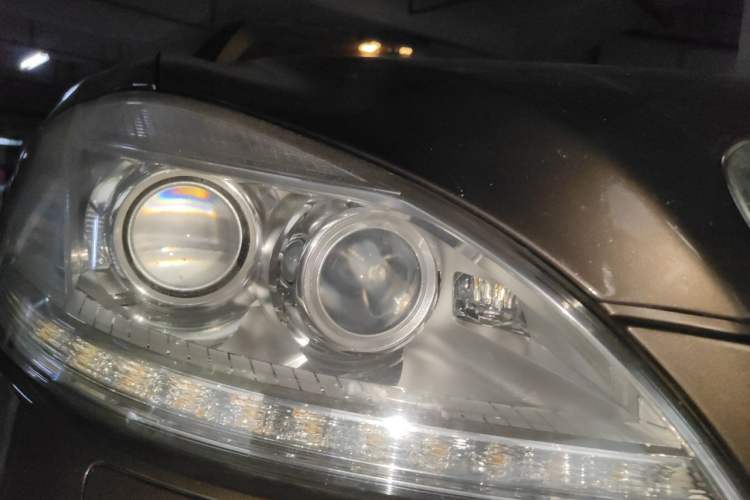 Used Mercedes-Benz S-Class 2012 S 300 L Business-Class Grand Edition Right Front Headlight