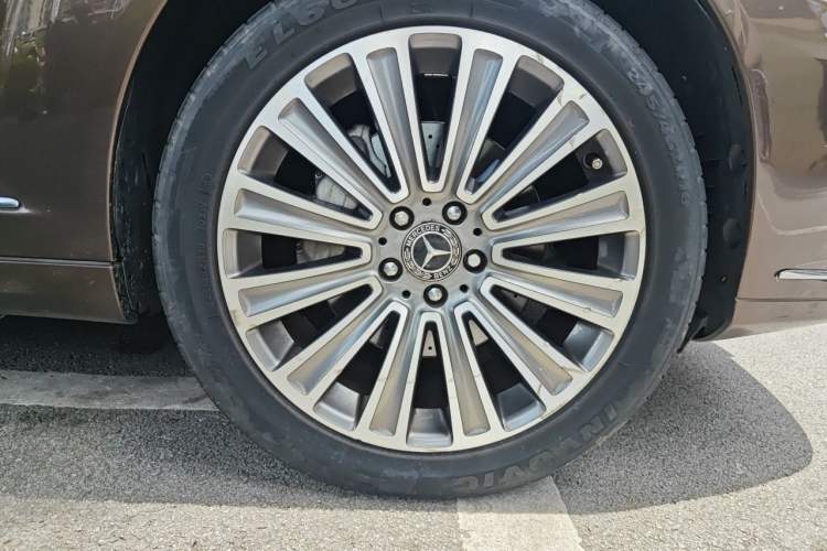 Used Mercedes-Benz S-Class 2012 S 300 L Business-Class Grand Edition Right Front Wheel Hub