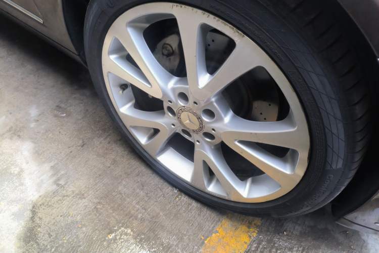Used Mercedes-Benz S-Class 2012 S 400 L HYBRID Grand Edition Right Front Wheel Hub