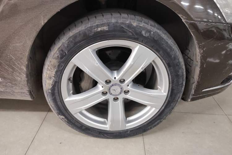Used Mercedes-Benz S-Class 2012 S 300 L Business-Class Grand Edition Right Front Wheel Hub