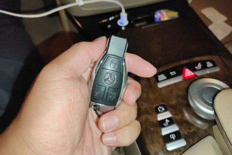 Used Mercedes-Benz S-Class 2012 S 300 L Business-Class Grand Edition Vehicle Key