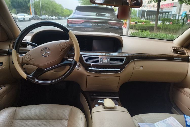 Used Mercedes-Benz S-Class 2012 S 300 L Business-Class Grand Edition Center Console