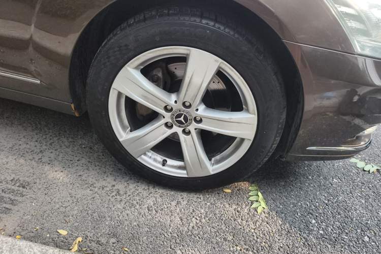 Used Mercedes-Benz S-Class 2012 S 300 L Business-Class Grand Edition Right Front Wheel Hub