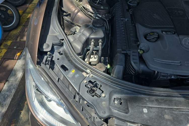 Used Mercedes-Benz S-Class 2012 S 300 L Business Standard Model Engine Bay Right