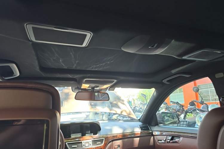Used Mercedes-Benz S-Class 2012 S 300 L Business Standard Model Headliner