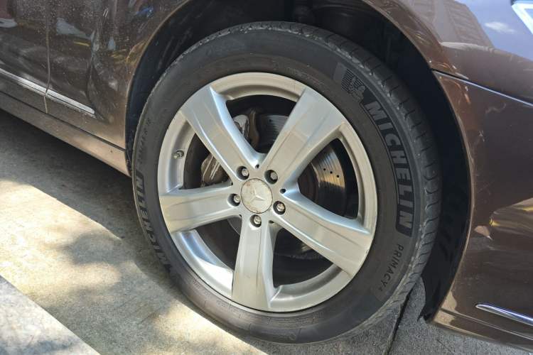 Used Mercedes-Benz S-Class 2012 S 300 L Business Standard Model Right Front Wheel Hub
