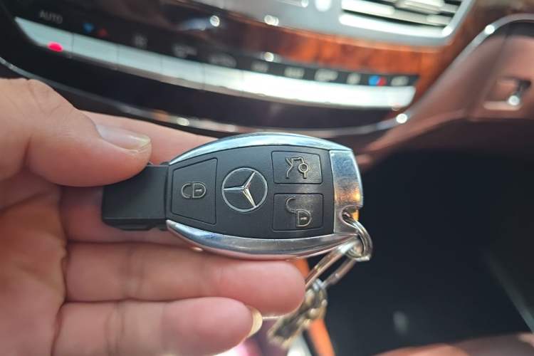 Used Mercedes-Benz S-Class 2012 S 300 L Business Standard Model Vehicle Key