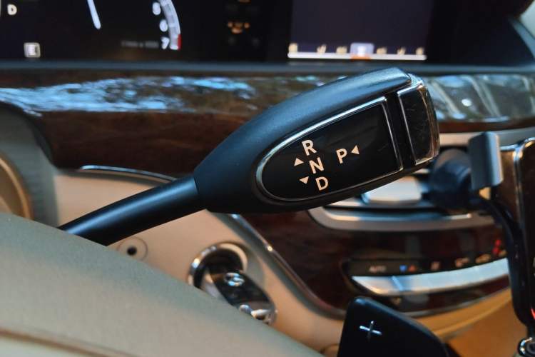 Used Mercedes-Benz S-Class 2012 S 300 L Business Standard Model Gear Lever