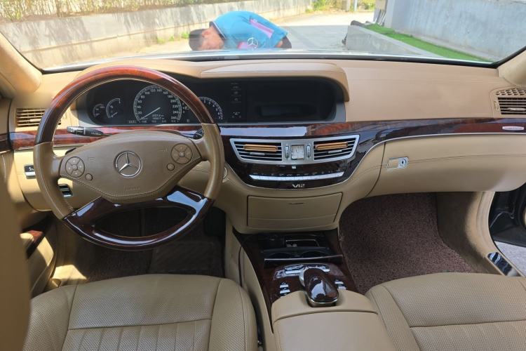 Used Mercedes-Benz S-Class 2012 S 600 L Grand Edition Center Console