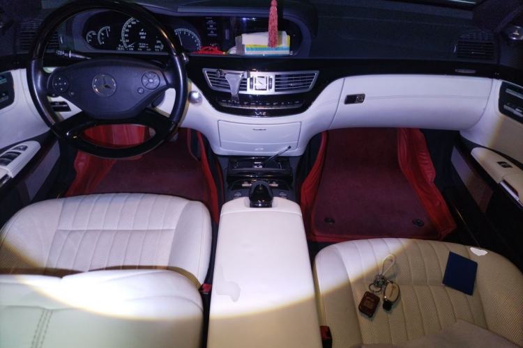 Used Mercedes-Benz S-Class 2012 S 600 L Grand Edition Center Console