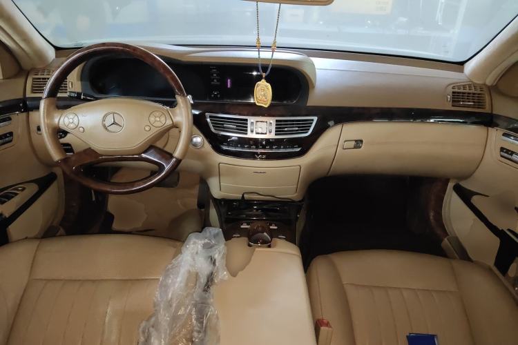 Used Mercedes-Benz S-Class 2012 S 600 L Grand Edition Center Console