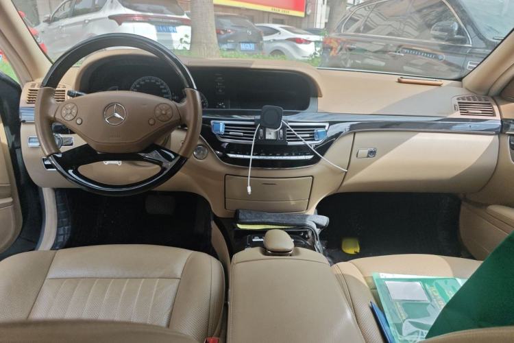 Used Mercedes-Benz S-Class 2012 S 350 L Grand Edition Center Console